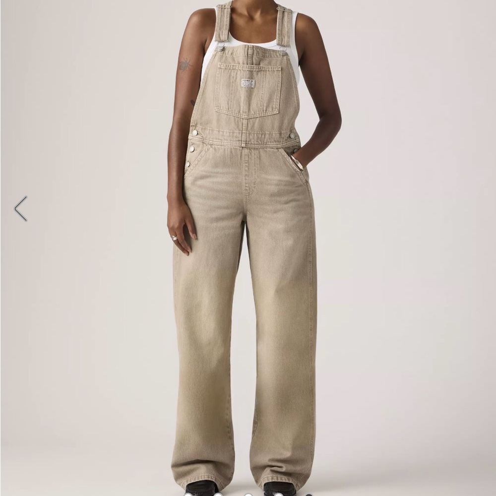 Levi’s wide legged corduroy Overalls - Relaxed Fit